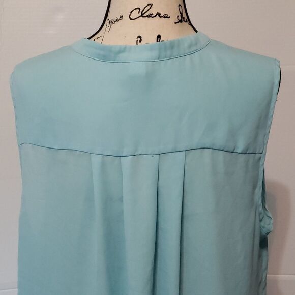 Torrid sheer dressy/casual sleeveless blouse - Picture 3 of 4